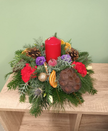 Christmas candle arrangemet n