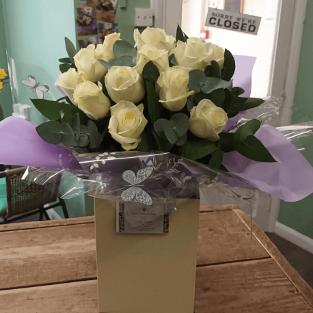 Simply Roses Handtied