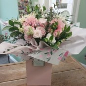 Pastel Handtie (florist choice)